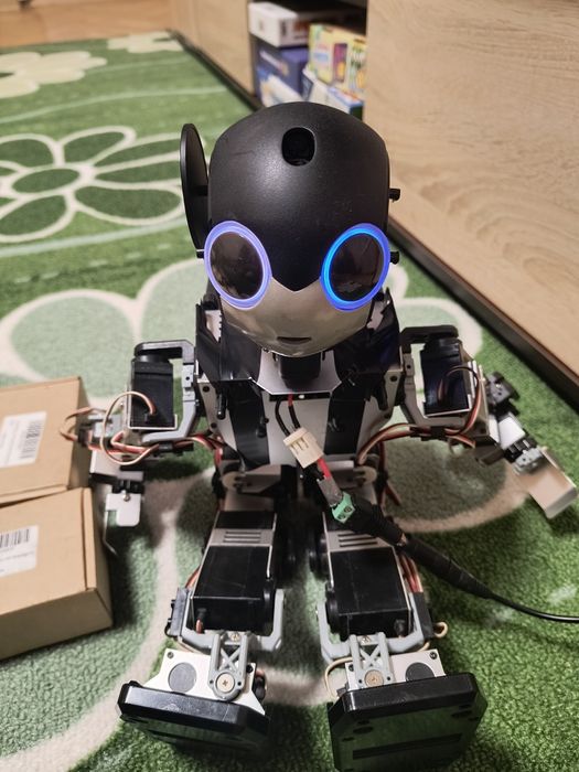 Хуманоиден робот Robi.Програмируем робот.Роботика