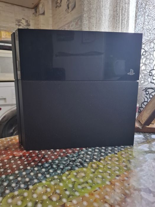 Продам Сони плейстейшен 4