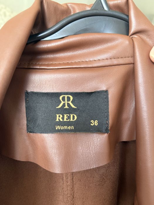 RED Women плащы сатылады.