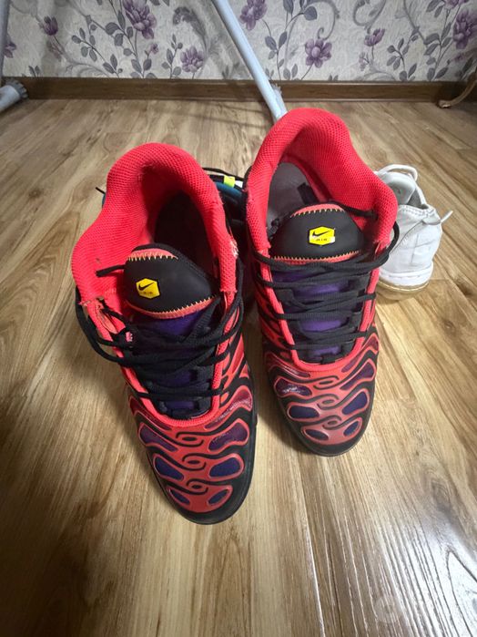 Продам оригинальные кроссовки Nike