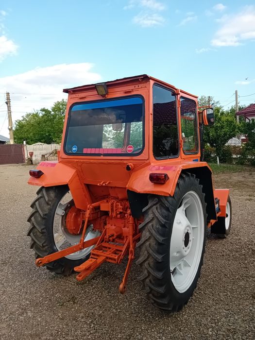 Tractor universal u445