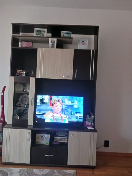 Vand mobila din imagine