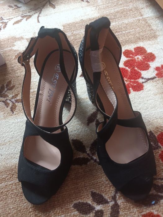 Sandale        ocazie    noi în cutie 34