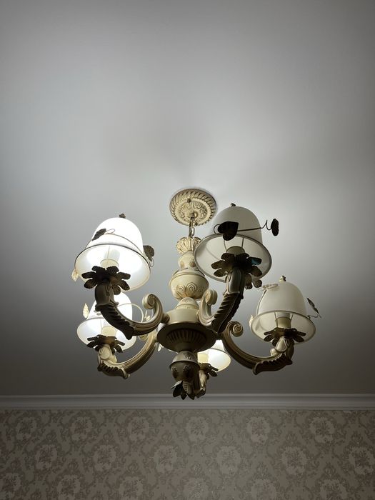 Продам люстру в отличном состоянии