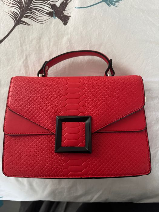 Нова чанта за рамо