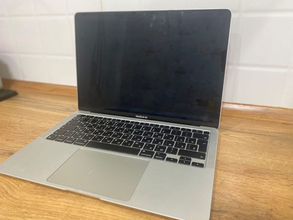 Macbook air M1 {2020}