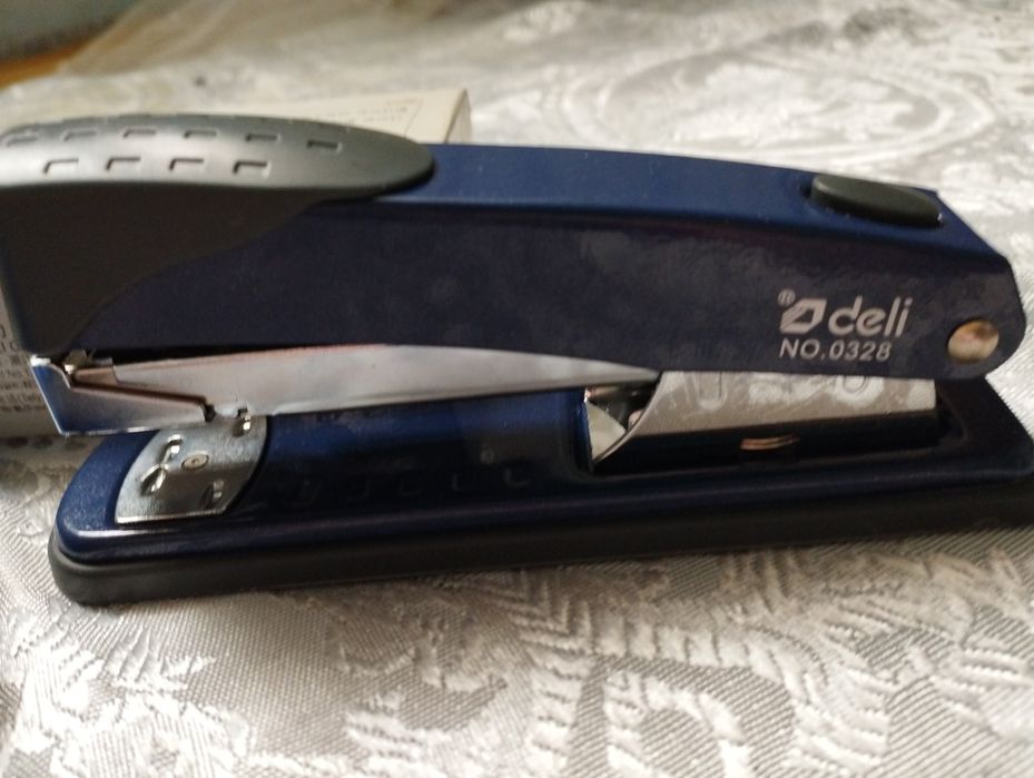 Степлер для бумаги, новый