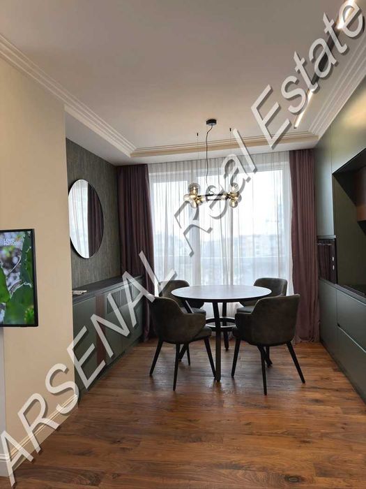 Дава се под наем Тристаен апартамент в София, Хладилника - 100 кв.м за 1500 € - Снимка #1