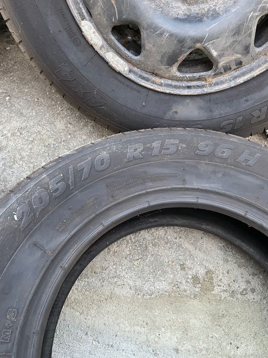 Продавам гуми за джип