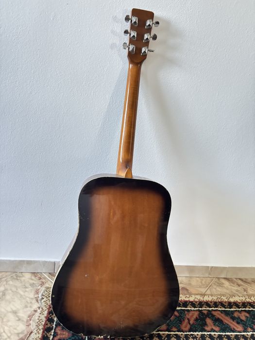Vând chitară acustică Hora Reghin.