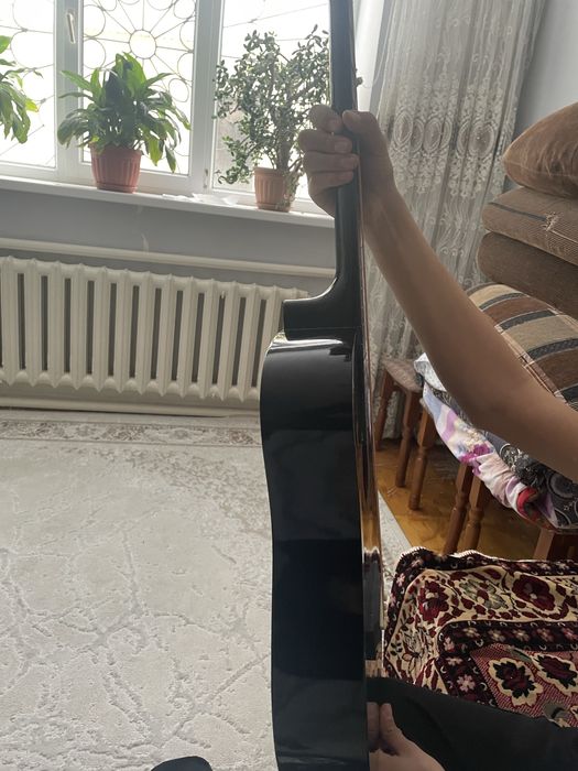 Продам гитара в хорошем качестве