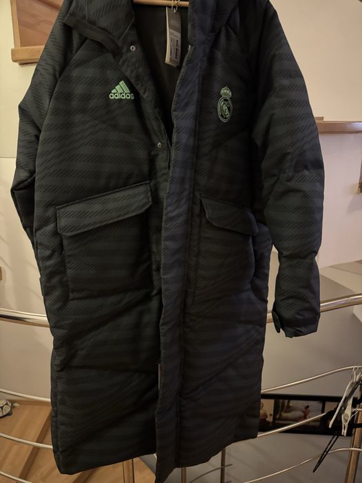 Geaca Adidas Real Madrid, puf rațǎ , lungǎ , rezistentǎ la frig