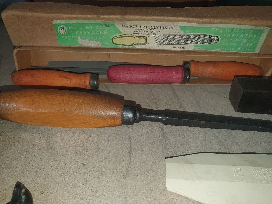 Набор советских инструментов в рабочем портфеле