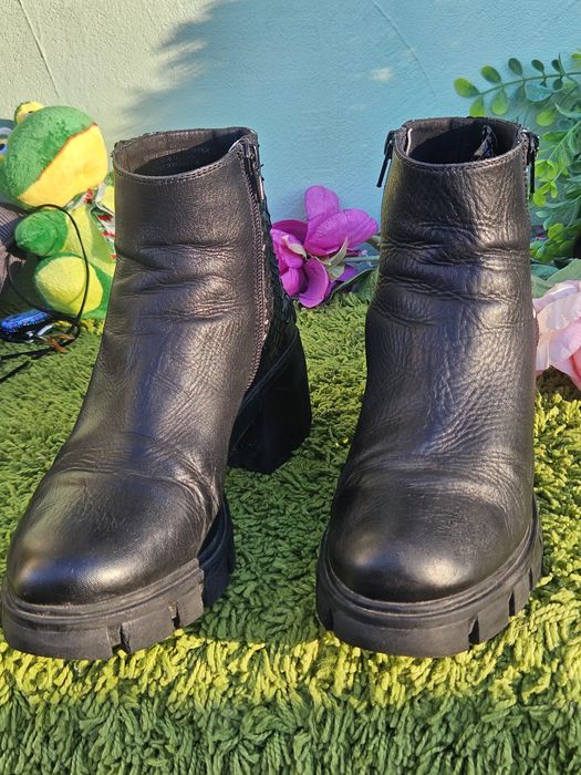 Steve Madden ботуши естествена кожа N38