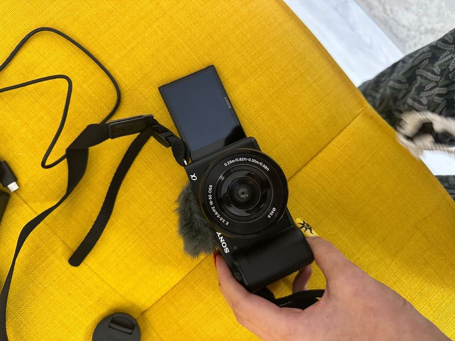 Продам фотоаппарат Sony ZV-E 10