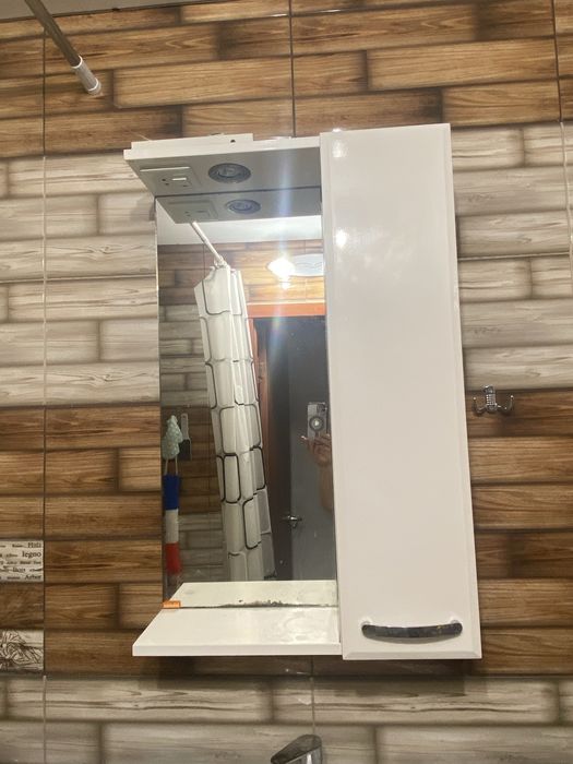 зеркало для ванной комнаты с тумбой