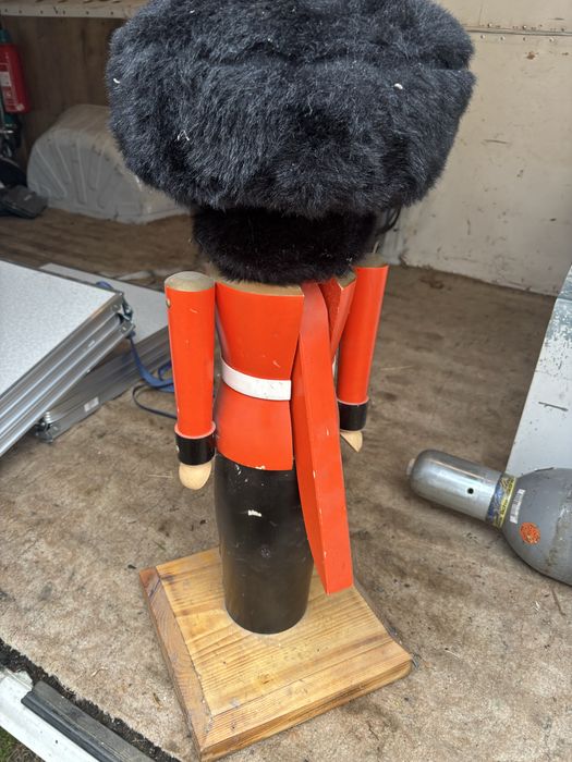 Spargator de nuci  varianta taburet