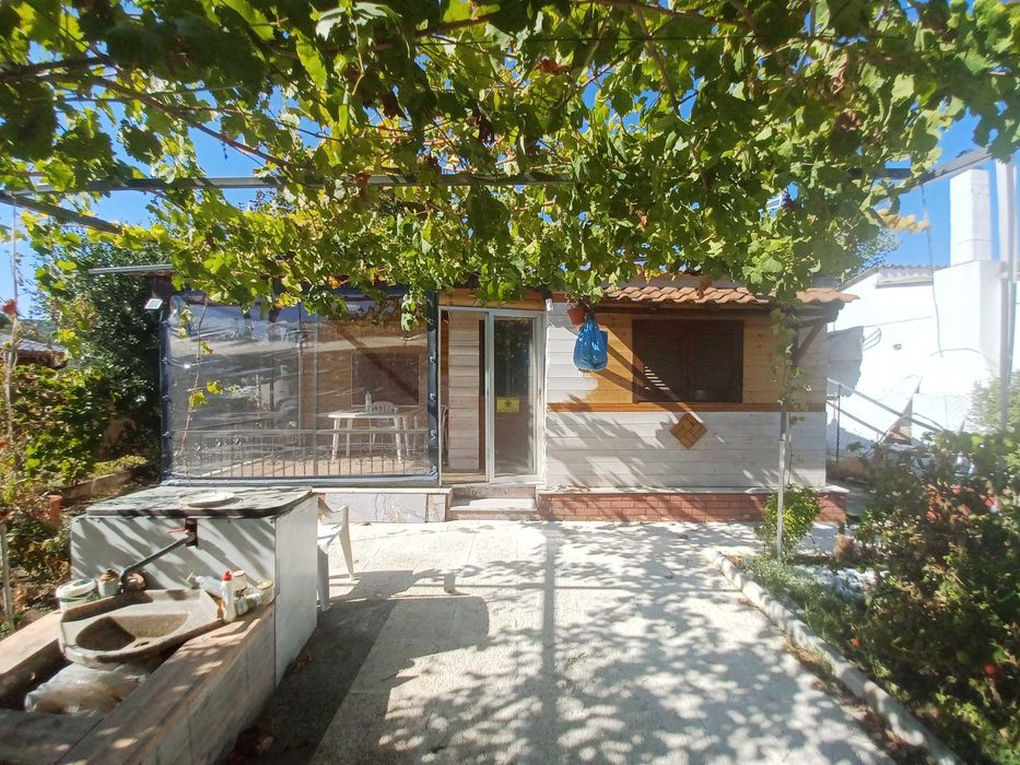 Продава къща с площ 50м2 с двор 160м2 в Паралия Врасна, Северна Гърция