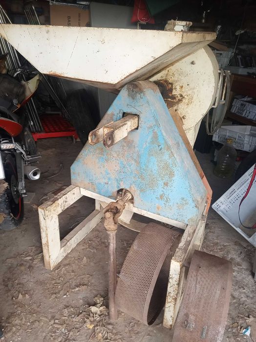 Moară cereale la cardan