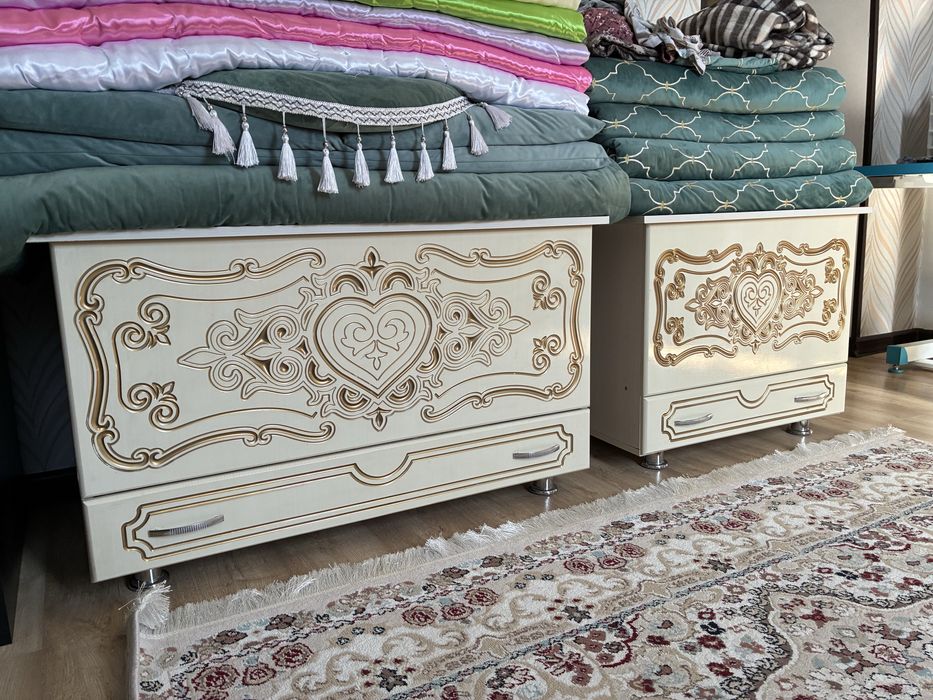 Спальный комплект (диван, сандык, шифонер)