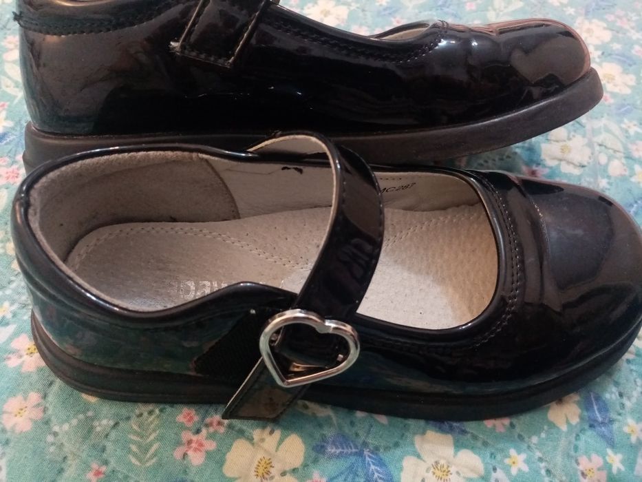Pantofi lac  32 h&m