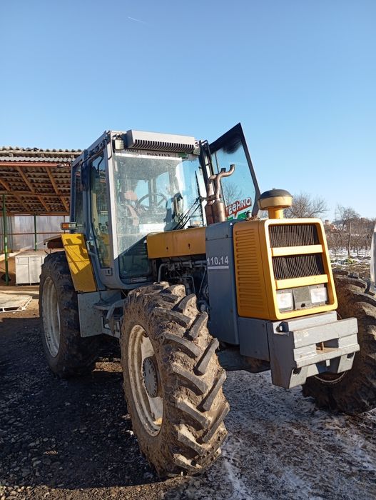 Vând tractor Renault