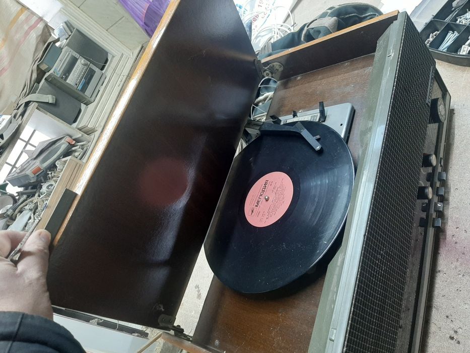 Проигрыватель   продам