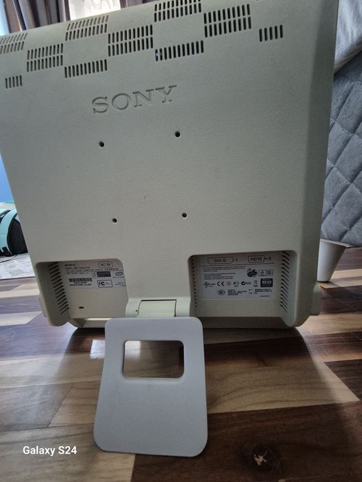 Монитор Sony за части или ремонт включва се и гасне