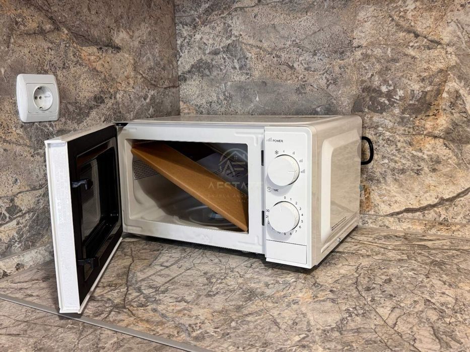 Продава се Тристаен апартамент в Плевен, Дружба 3 - 93 кв.м за 1484 €/кв.м - Снимка #9