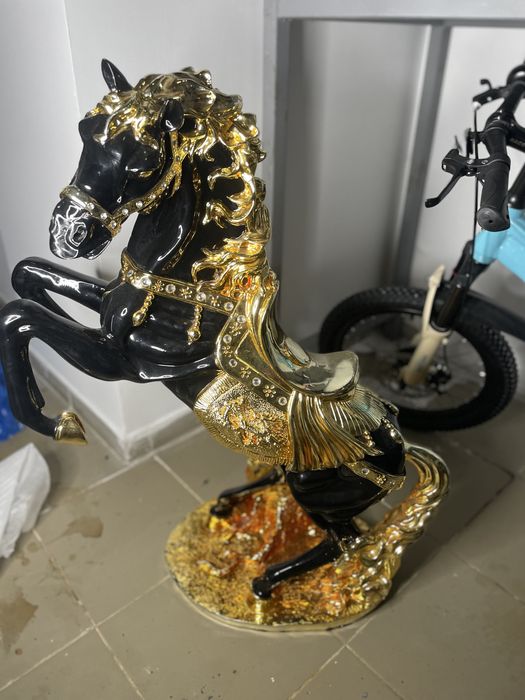 Лошад статуетка