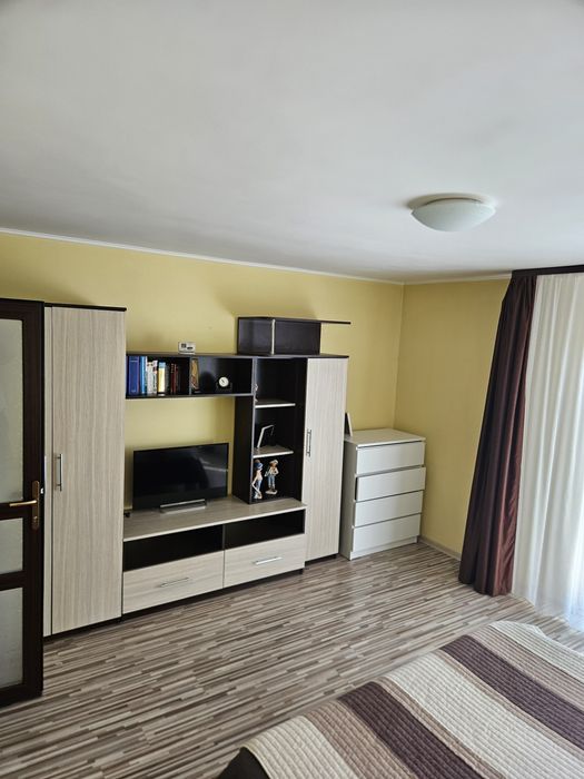 Inchiriez apartament