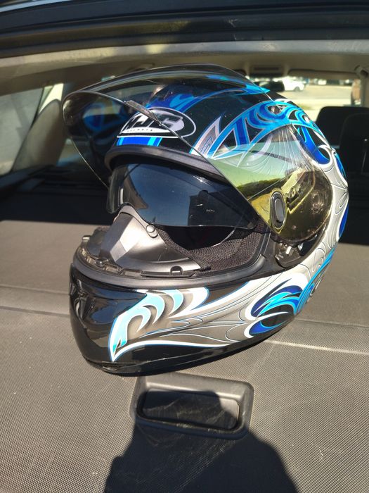 Продавам каска в добро състояние