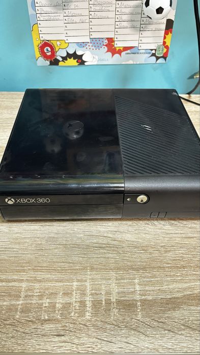 Xbox 360 комзола +един джойстик + игрите