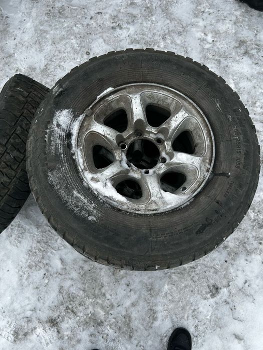 Продам диски с шинами от Митсубиси Монтеро