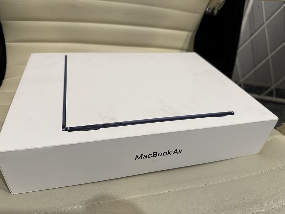 Laptop Apple MacBook Air 13", cu procesor Apple M4 Sigilat !