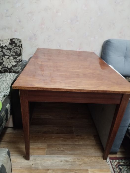 Продам стол полированный