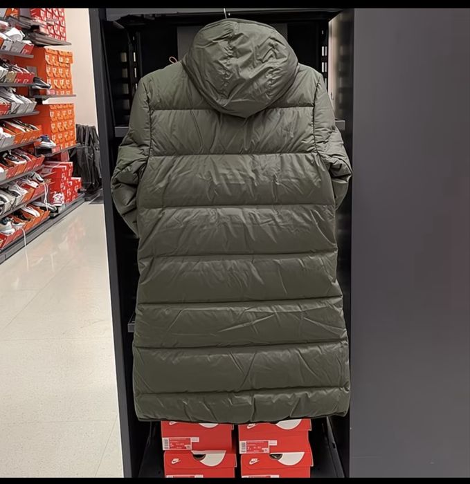 Продам зимний пуховик nike