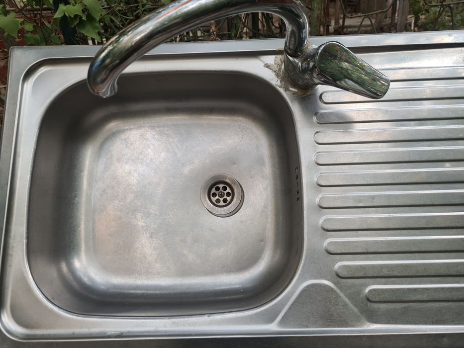 Продаётся  кухонная раковина .