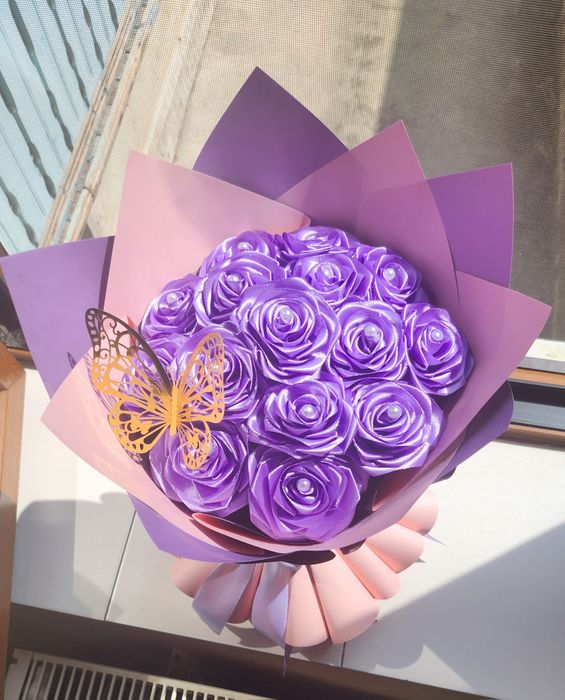 Buchet trandafiri satin