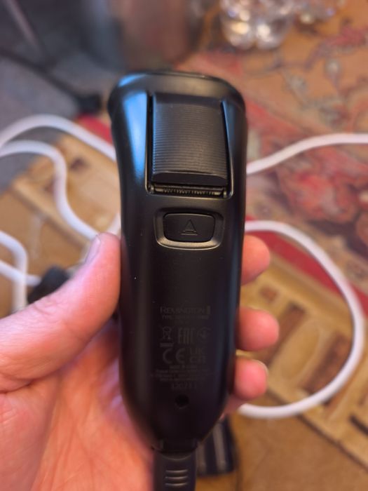 Vând aparat de bărbierit Remington R4