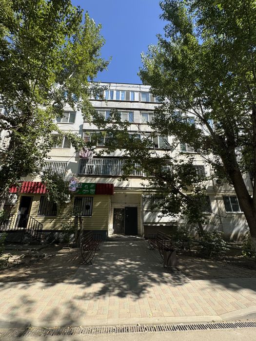 Продам 2 ком квартиру на Сазде