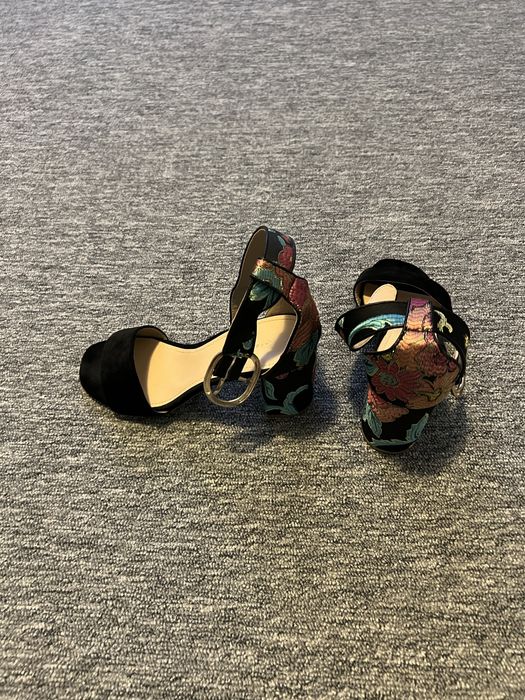 Vand sandale din catifea model floral
