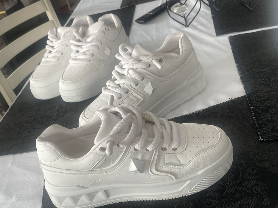 Adidasi valentino garavani