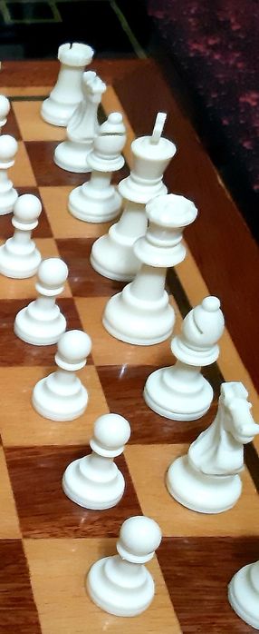 Фигуры шахматные. Новые. Доска СССР  большая лакированная