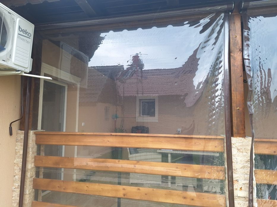 Vând folie cu rulouri  pentru terasă,  retractabile cu manivelă