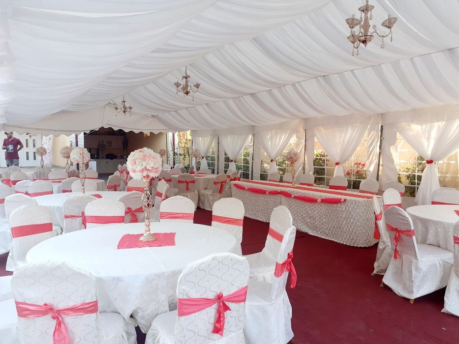 Cort mese aranjamente evenimente