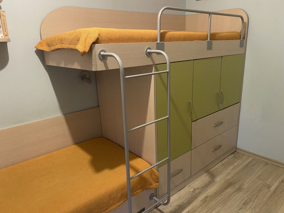 Обзавеждане за детска стая с двуетажни легла бюра и матраци