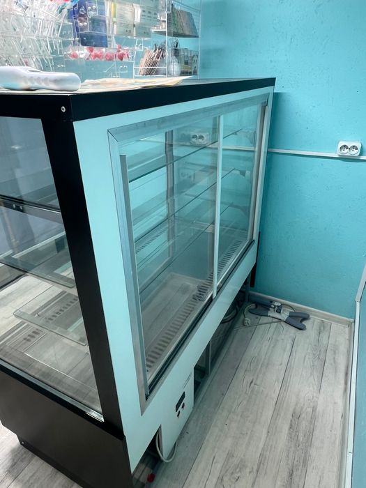 Витринный холодильник