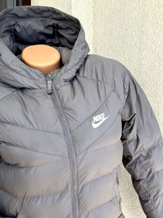 Детско пухено яке Nike - размер М (137-147см), КАТО НОВО