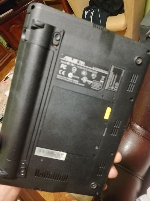 Лаптоп Asus 701,външно много запазен